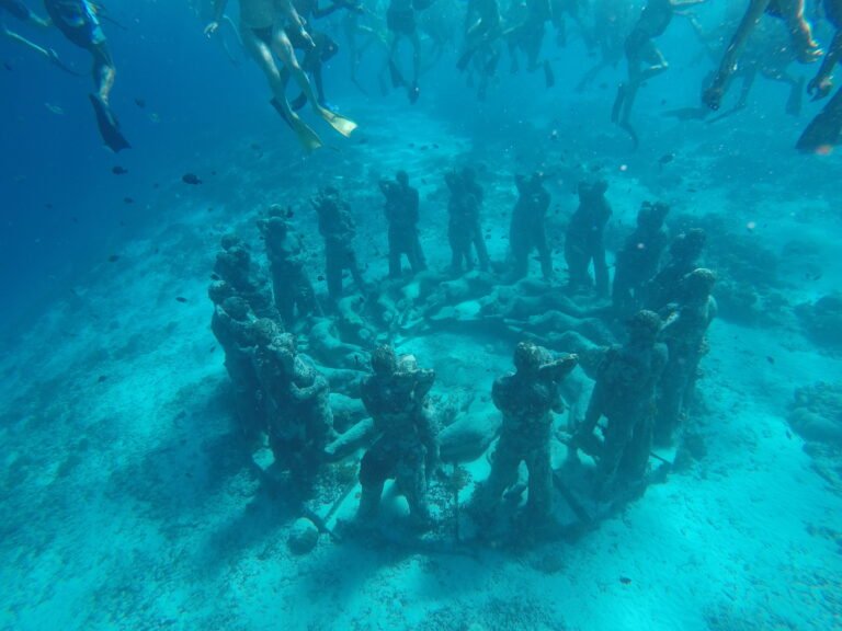 Spot de snorkelling ou plongée aux 12 Statues à Gili Meno