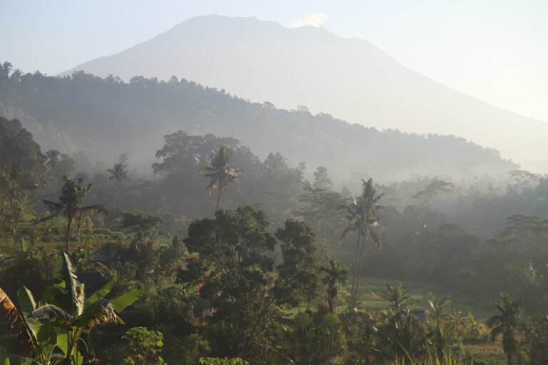 Collines de Sidemen au lever de soleil