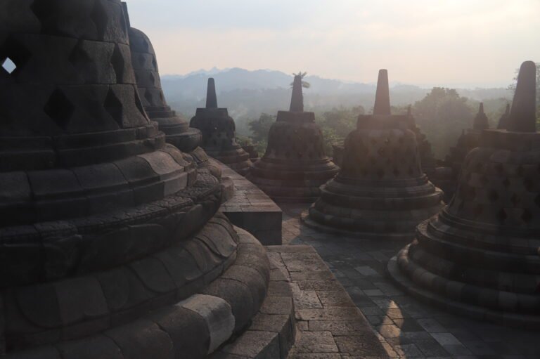 Temple Borobudur à Java au coucher de soleil